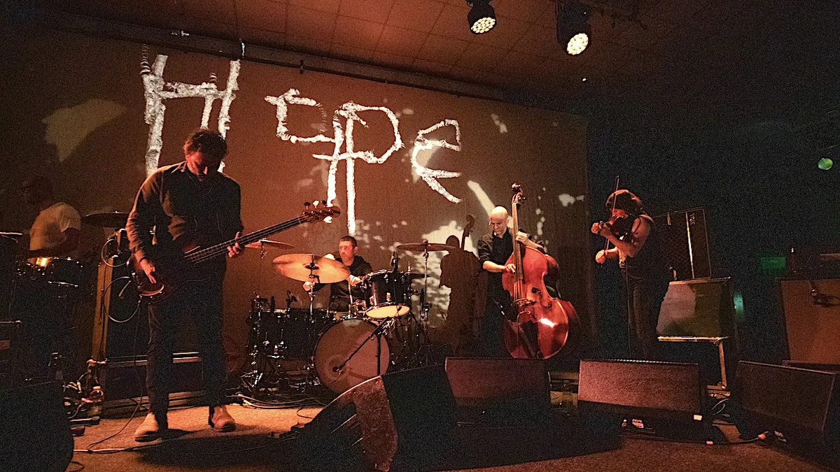 Godspeed You! Black Emperor müziğini savaş endüstrisine kiraya vermiyor