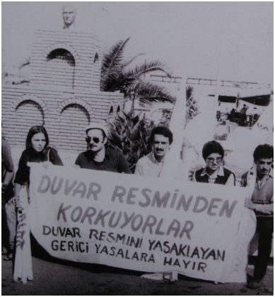 Sergiye adını veren pankart