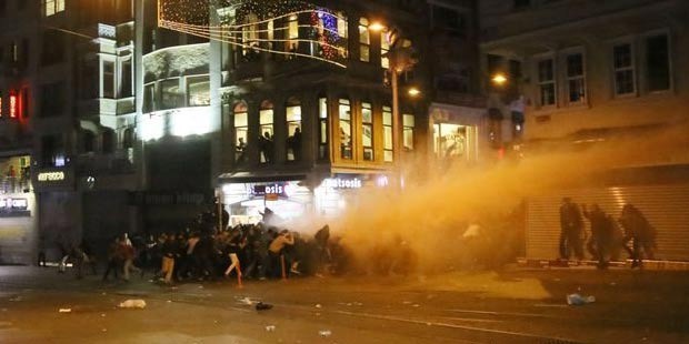Unity approved again: At least twelve reported dead in  Kobane protests in Turkey